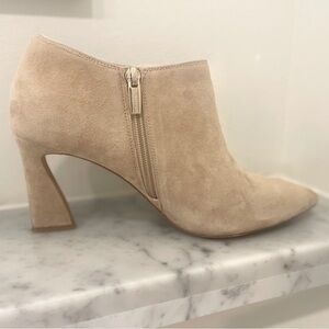 VINCE CAMUTO Temindal Pointed Toe Sculpted Heel Zip-Up Leather Booties